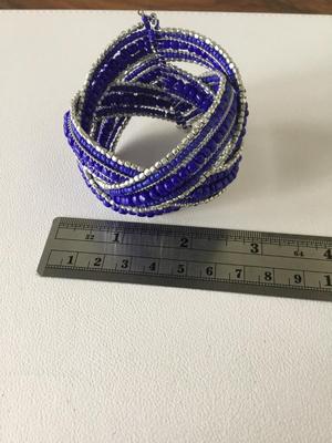 Blue beaded fashion bracelet