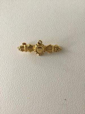 Unmarked beautiful vintage pin