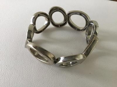Silver tone stretchy bracelet