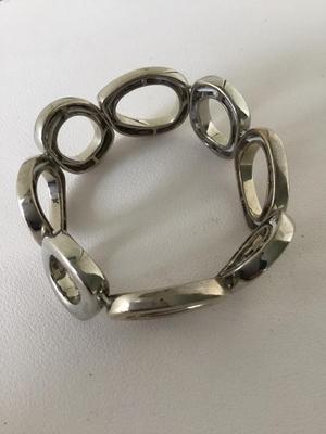 Silver tone stretchy bracelet