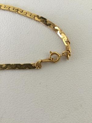 Unmarked chain bracelet