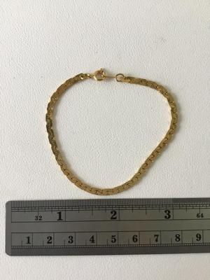 Unmarked chain bracelet