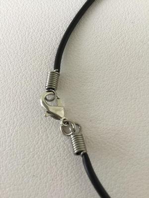 Unmarked fashion cord necklace