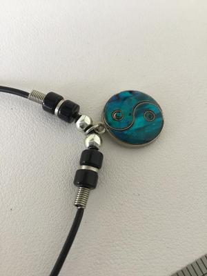 Unmarked fashion cord necklace