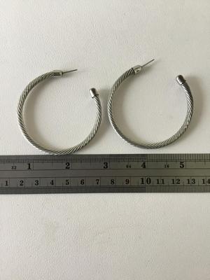 Beautiful round fashion earrings