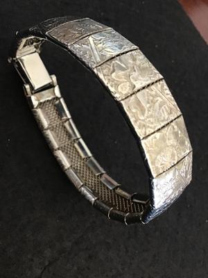 Scrolled Vintage Locking Bracelet