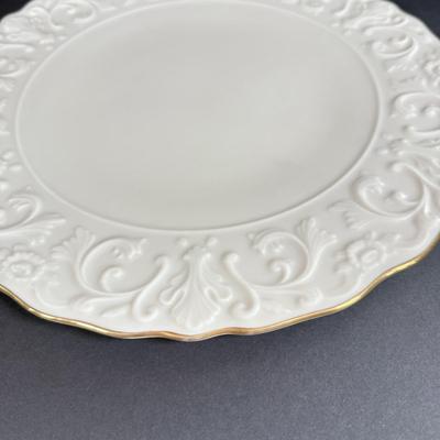LOT 3D: Lenox Serving Ware Collection: Bowl, Plates & Platter