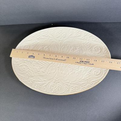 LOT 3D: Lenox Serving Ware Collection: Bowl, Plates & Platter