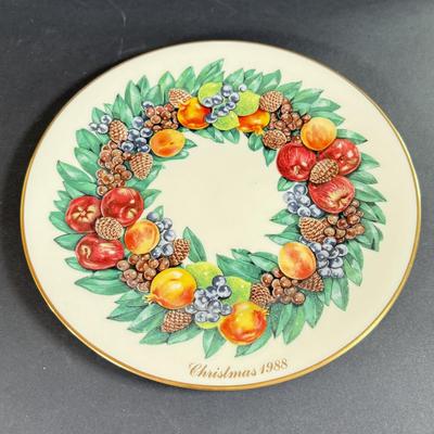LOT 7D: Lenox Plates: Colonial Christmas Wreath, Holiday Platter & Holiday Hostess Collection