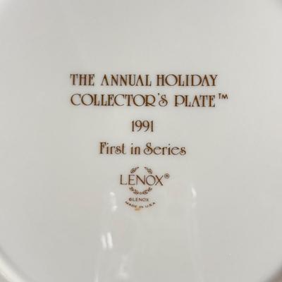 LOT 7D: Lenox Plates: Colonial Christmas Wreath, Holiday Platter & Holiday Hostess Collection