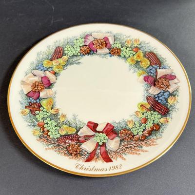 LOT 7D: Lenox Plates: Colonial Christmas Wreath, Holiday Platter & Holiday Hostess Collection