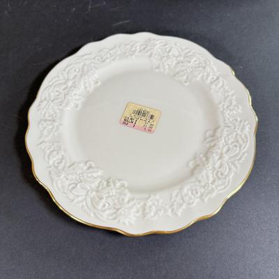 LOT 7D: Lenox Plates: Colonial Christmas Wreath, Holiday Platter & Holiday Hostess Collection