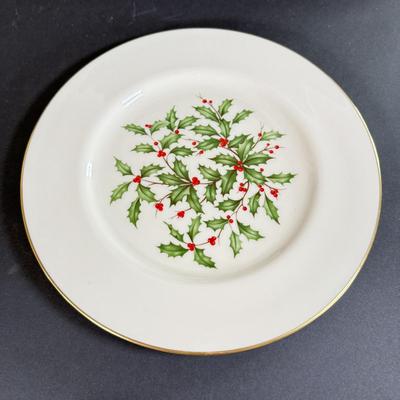 LOT 7D: Lenox Plates: Colonial Christmas Wreath, Holiday Platter & Holiday Hostess Collection