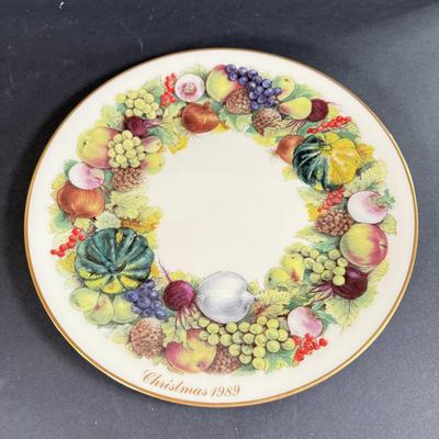 LOT 7D: Lenox Plates: Colonial Christmas Wreath, Holiday Platter & Holiday Hostess Collection
