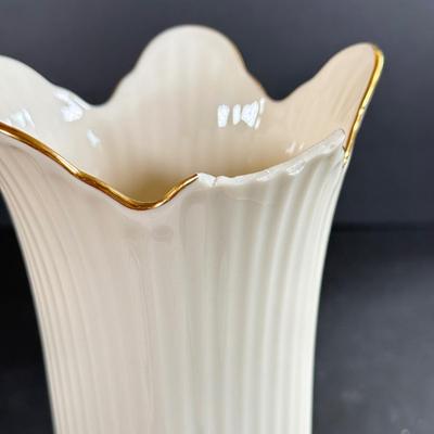 LOT 12D: Lenox Collection: Woodland Vase, Trinket Tray, Small Bowl & Long Platter