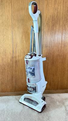 LOT 139F: Shark Vacuum Cleaner Model UV560 31