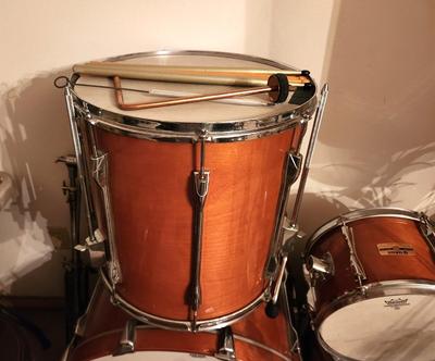 Lot #269 Yamaha (Japan) Professional Drum Set used by Pete's Band - complete