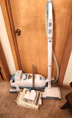 Lot #270 Electrolux Guardian Vacuum - like new