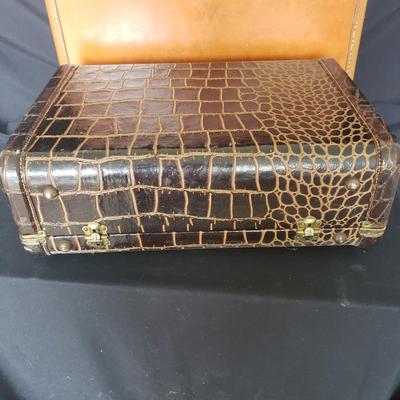 Three Vintage Samsonite and Hanco Suitcases (PB-KD)