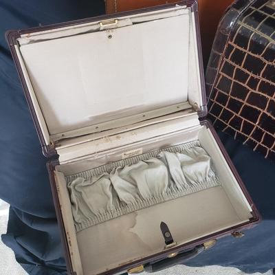 Three Vintage Samsonite and Hanco Suitcases (PB-KD)