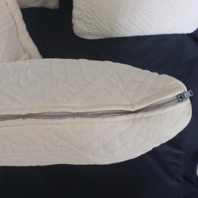 Four White Pillows (PB-KD)
