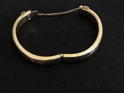 Beautiful Vintage Hinged Gold Tone Scrolled Bracelet