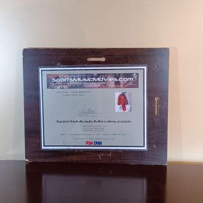 LOT 105B: Signed Photos of Eva Longoria and Kelly Ripa w/ COAs