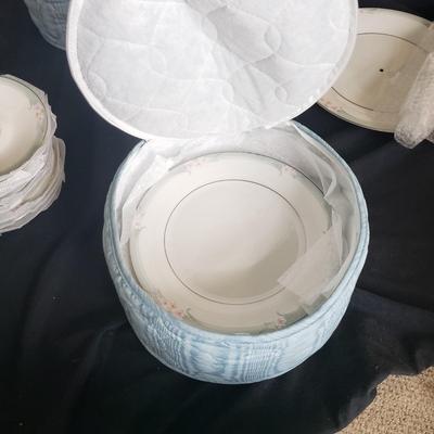 Royal Doulton "Sophistication" China, 60+ Pieces (PB-KD)