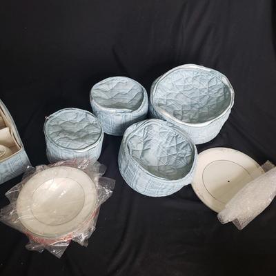 Royal Doulton "Sophistication" China, 60+ Pieces (PB-KD)