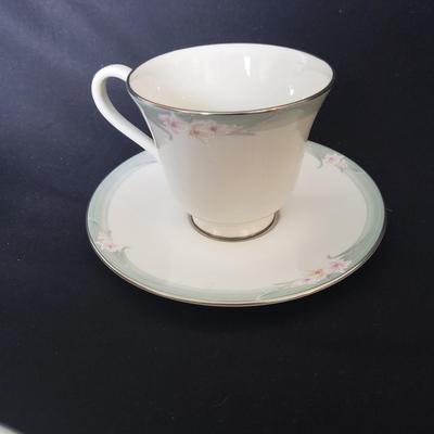 Royal Doulton "Sophistication" China, 60+ Pieces (PB-KD)
