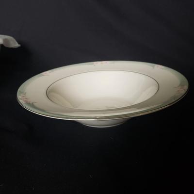 Royal Doulton "Sophistication" China, 60+ Pieces (PB-KD)