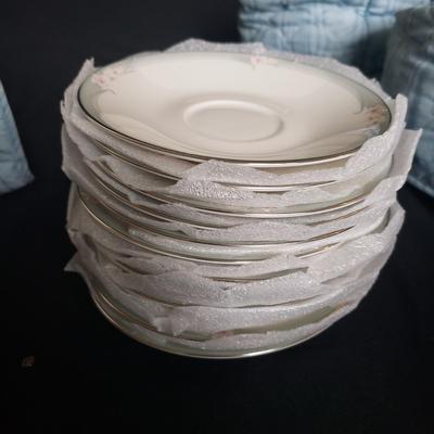 Royal Doulton "Sophistication" China, 60+ Pieces (PB-KD)