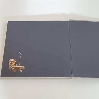 LOT 117B: J.R.R. Tolkien The Hobbit Illustrated edition 1977