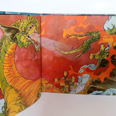 LOT 117B: J.R.R. Tolkien The Hobbit Illustrated edition 1977