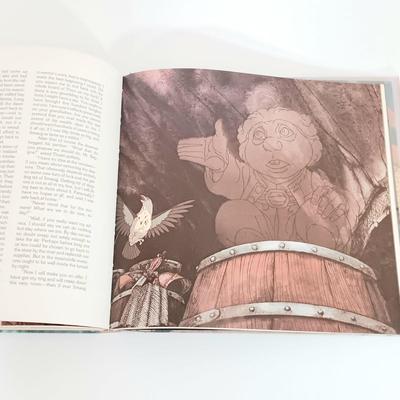 LOT 117B: J.R.R. Tolkien The Hobbit Illustrated edition 1977