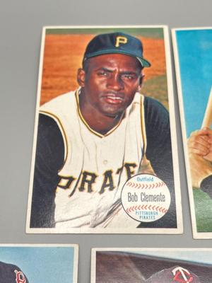 LOT 131B: 1964 Topps Giant Baseball Cards (7) - Clemente, Spahn, Yastrzemski, Kaline, Killebrew, Ken Boyer Brooks Robinson,
