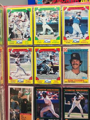 LOT 132B: Baseball Cards and Memorabilia