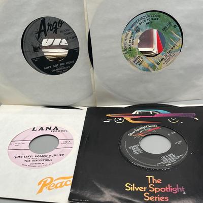 LOT 188B: Stack of 45s Vinyl (Dozens of Records) - James Taylor, Frank Sinatra, Moody Blues and Much More