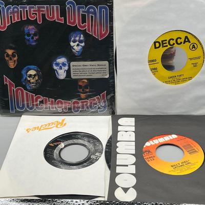 LOT 189B: Stack of 45s Vinyl (Dozens of Records) - Janis Joplin, Grateful Dead, Stevie Wonder and Much More