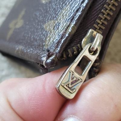 Louis Vuitton Small Toiletry Bag (PC-KD)