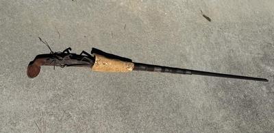 Antique Hmong Flintlock Rifle with Powder Horn & More (BS-MG)