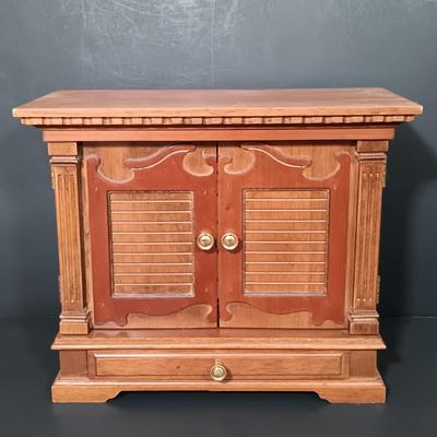 LOT 113B: The Franklin Mint Aces & Eights Poker Set