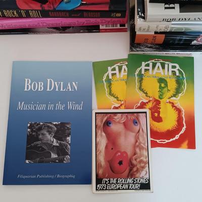 LOT 158B: Vintage David Bowie: The Illustrated Record 1981, Rolling Stones: The Illustrated Record 1976, Writings and Drawings by Bob...