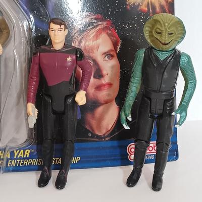 LOT 159B: Vintage 1988 Galoob Star Trek The Next Generation Action Figures