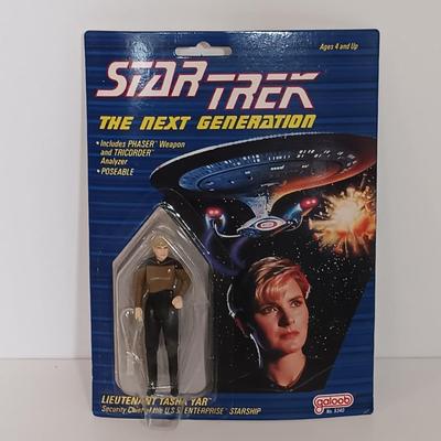 LOT 159B: Vintage 1988 Galoob Star Trek The Next Generation Action Figures