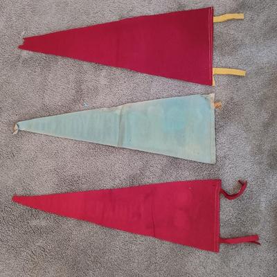 LOT 207B: MCM Italian Wood Cigarette Box, Vintage Pennants, Navajo-Style Rug & More