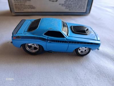 Hot wheels 57' Ford Fairlane with two loose cars