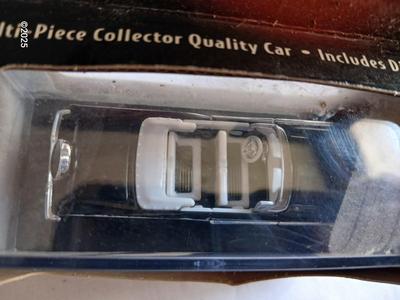 Hot wheels 57' Ford Fairlane with two loose cars