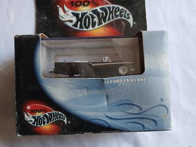 Hot wheels 57' Ford Fairlane with two loose cars