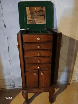 Jewelry wardrobe